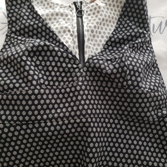 Free People Tops - FREE PEOPLE black and white short tank